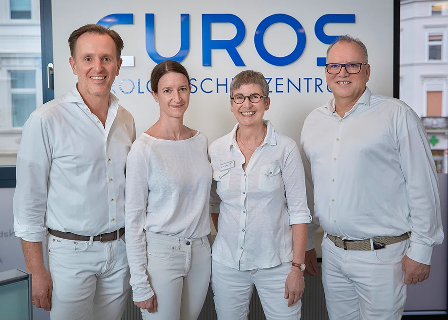 Ein Gruppenfoto des Ärzteteams von CUROS Bonn-Mitte - Ihr Urologe in Bonn Zentrum