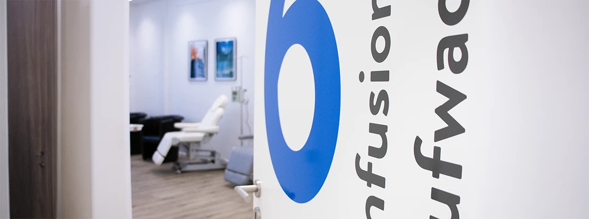 Chemotherapie im CUROS urologischen Zentrum Dieses Bild zeigt den Infusionsraum für Chemotherapie und Immuntherapie im CUROS urologischen Zentrum in Köln-Marienburg